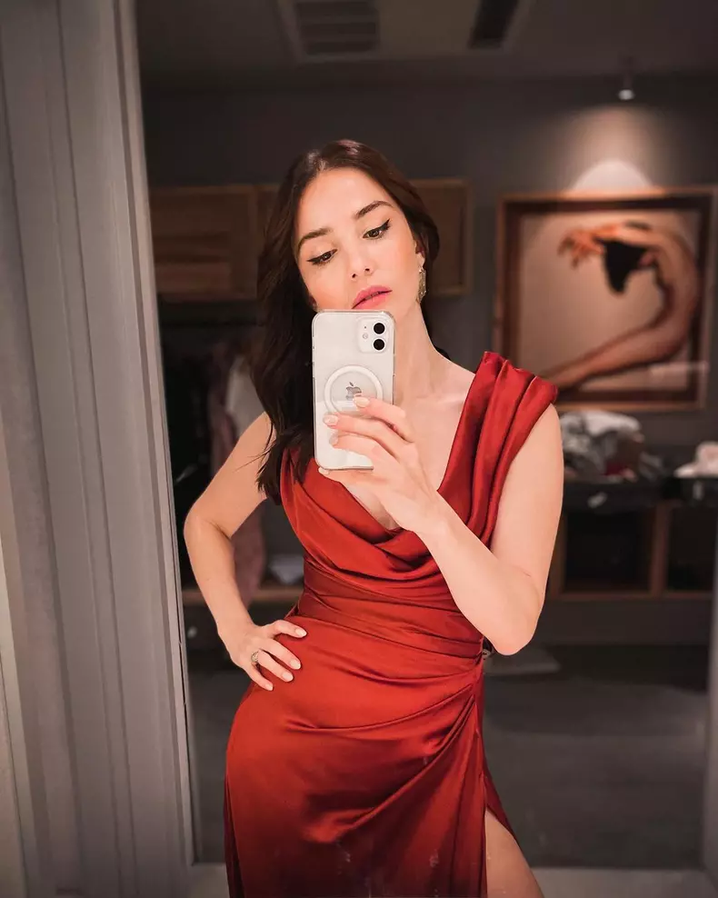 ozgecangurelofficial-243213592_548385596426361_6839031301088435199_n