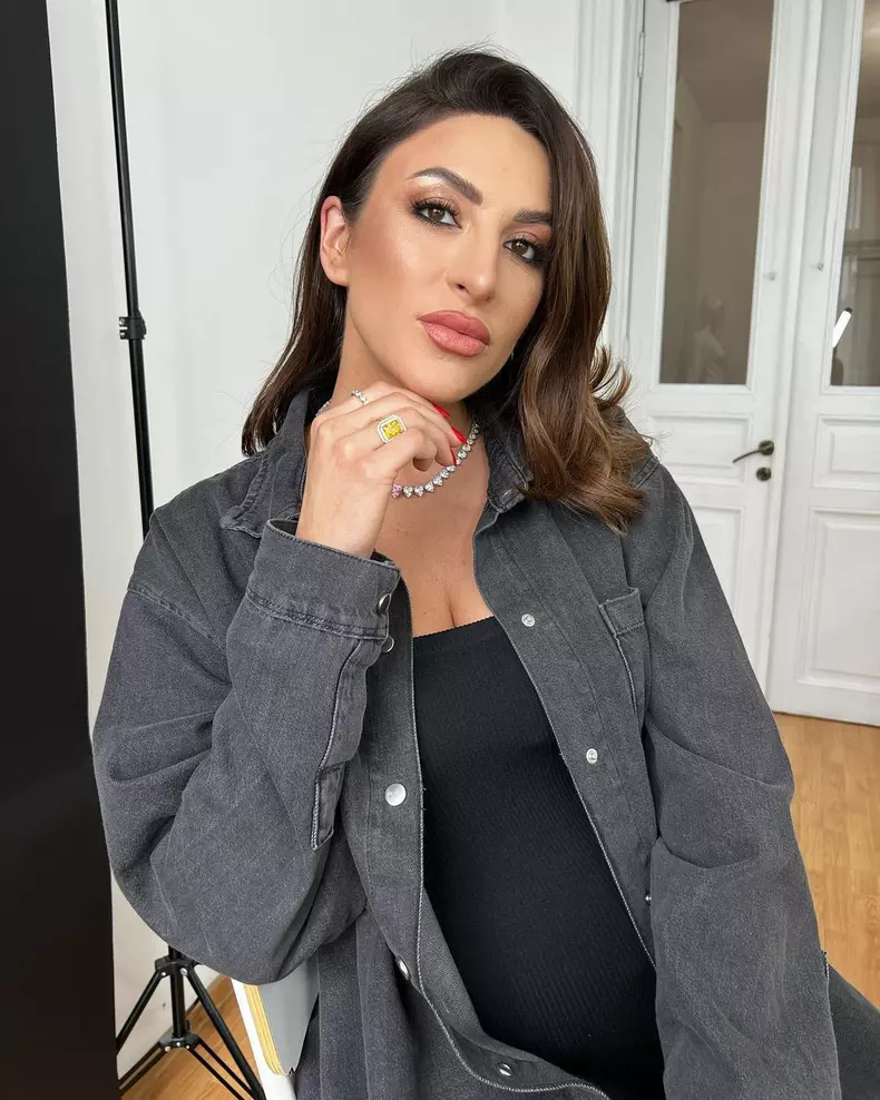 Anca-Ciota-prezentatoarea-de-la-Kanal-D-a-nascut-2-1