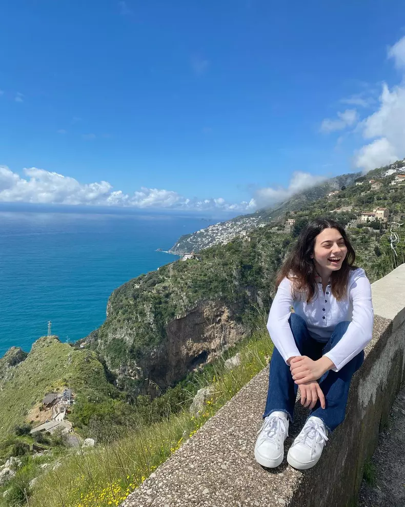 Cine-este-Laura-Bretan-invitata-speciala-in-marea-finala-Romanii-au-talent-2022-7