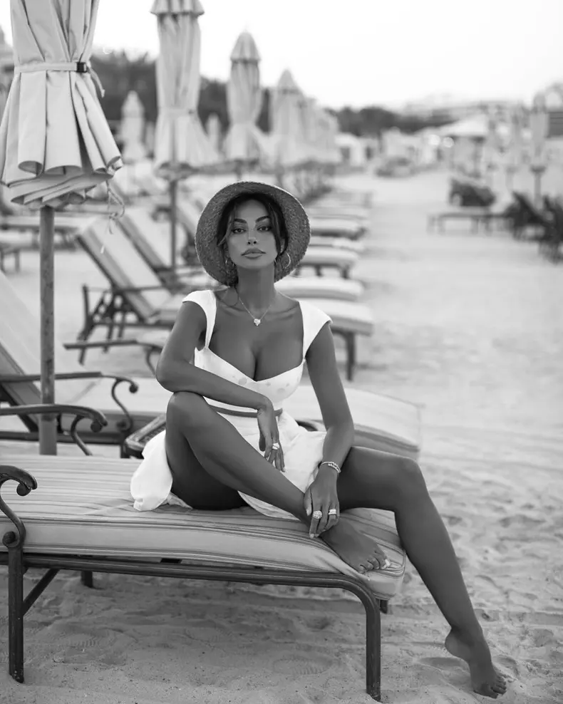 Imagini-rare-cu-Madalina-Ghenea-alaturi-de-fiica-si-de-mama-ei.-Destinatia-de-lux-unde-s-au-relaxat-15