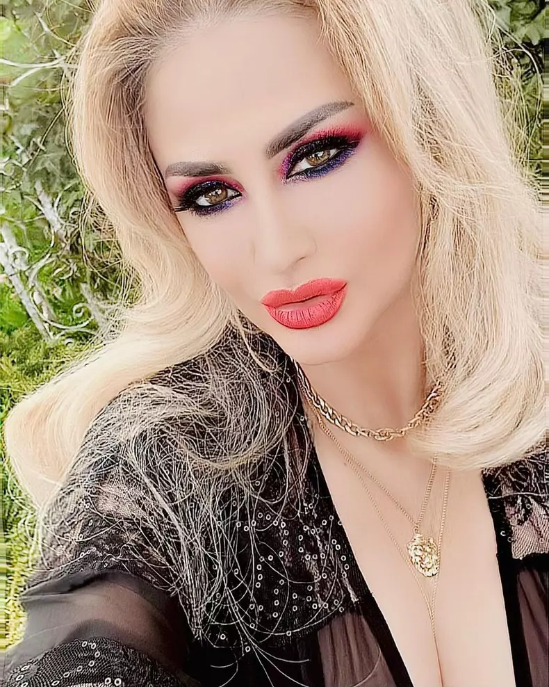 Julia-Chelaru-se-marita-a-doua-oara.-Cat-i-a-luat-noului-iubit-sa-o-ceara-de-sotie-pe-fosta-solista-Exotic-1