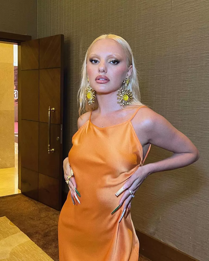 Alexandra-Stan-a-spus-in-ce-investestii-banii.-Ce-parere-are-despre-operatiile-estetice-1