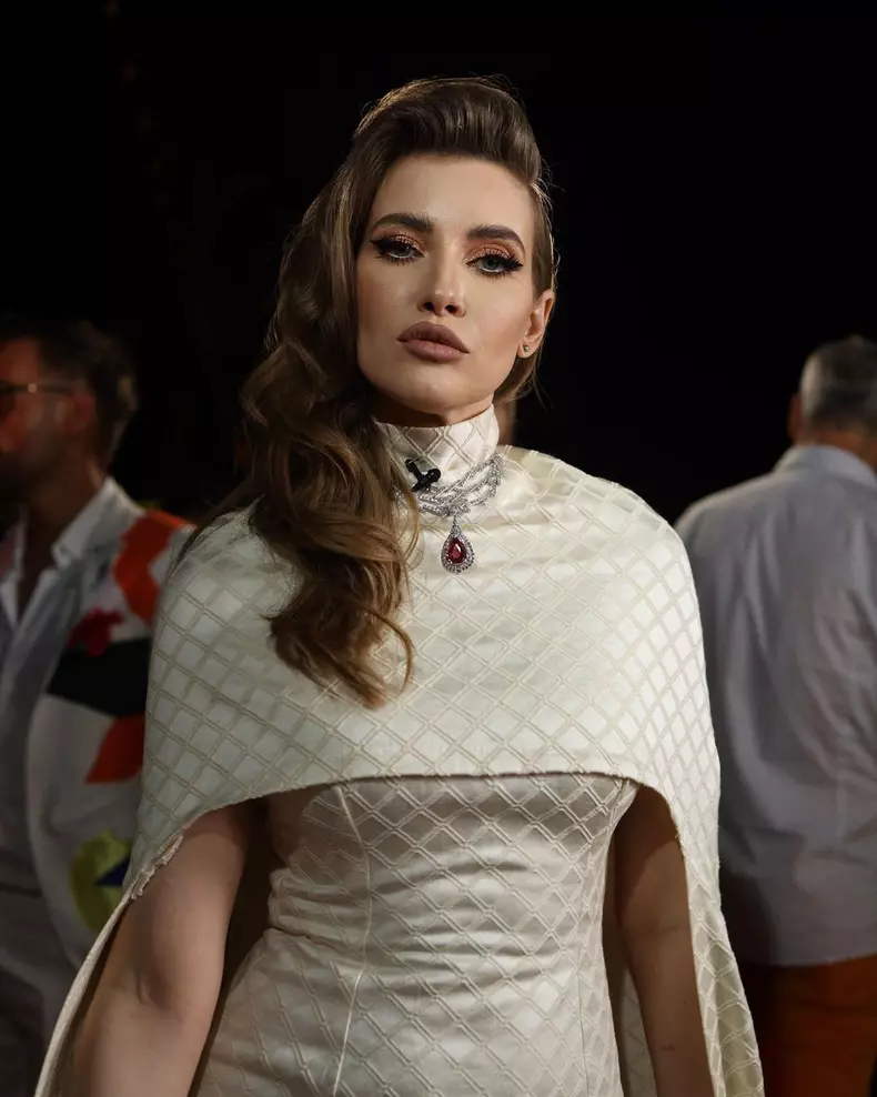 Ce dieta tine Iulia Albu