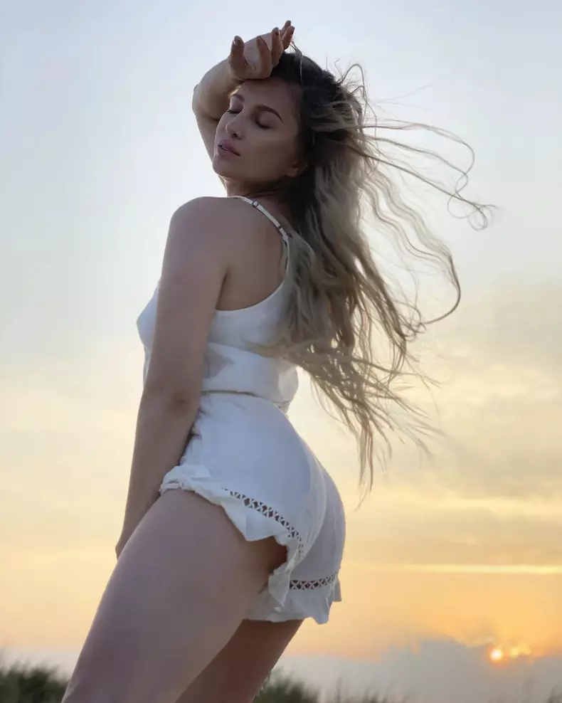 Ce-nu-i-ar-ierta-niciodata-Lora-lui-Ionut-Ghenu-3