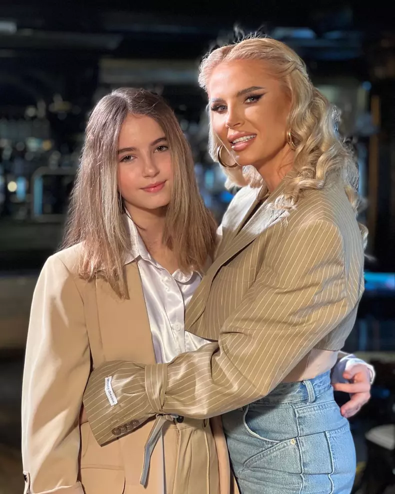 Ce-sfatrui-ii-da-Andreea-Banica-fiicei-sale-2