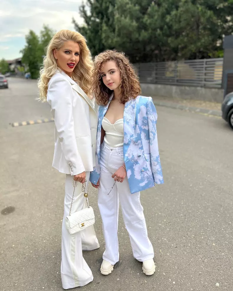 Ce-sfatrui-ii-da-Andreea-Banica-fiicei-sale-3