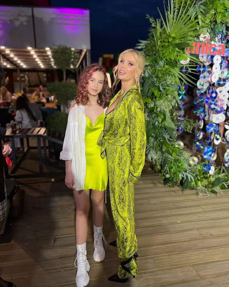 Ce-sfatrui-ii-da-Andreea-Banica-fiicei-sale-5