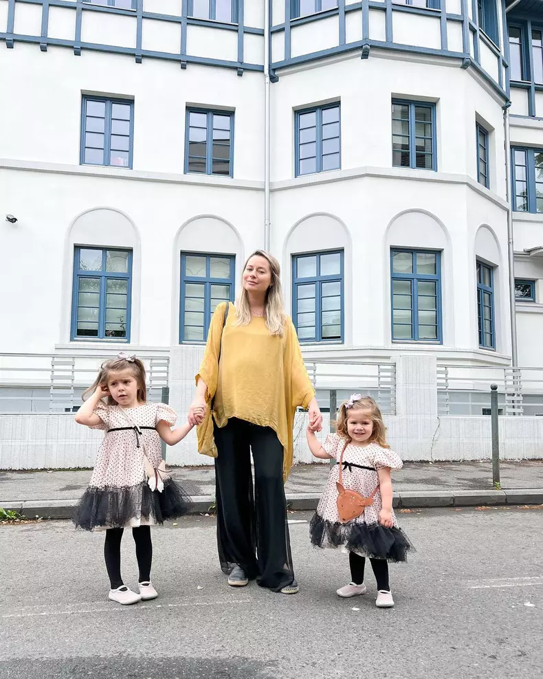 Laura Cosoi, ședință foto în lenjerie intimă, în luna a noua de sarcină. „Corpul arată altfel”