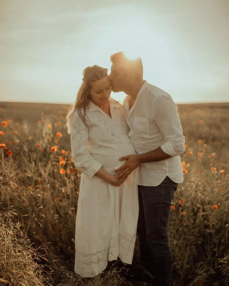 Laura Cosoi, ședință foto în lenjerie intimă, în luna a noua de sarcină. „Corpul arată altfel”