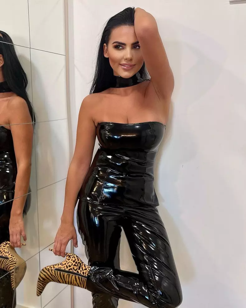 Lavinia Pîrva, apariție incendiară pe plajă. Cum arată soția lui Ștefan Bănică în costum de baie