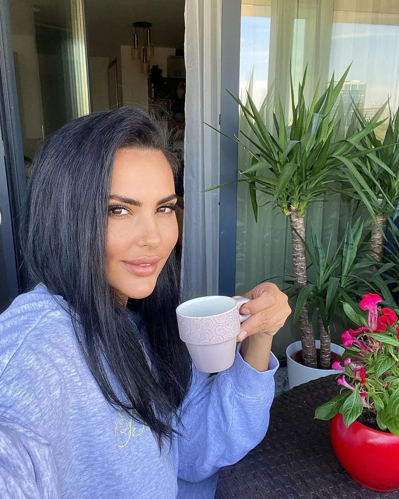 Lavinia Pîrva, apariție incendiară pe plajă. Cum arată soția lui Ștefan Bănică în costum de baie