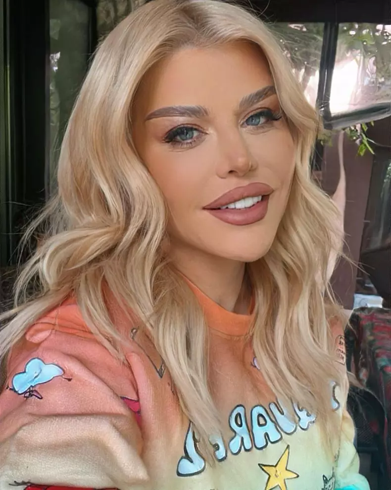 Reactia-Loredanei-Groza-dupa-ce-tatal-ei-i-a-scris-o-poezie-emotionanta.-Artista-a-implinit-52-de-ani-3