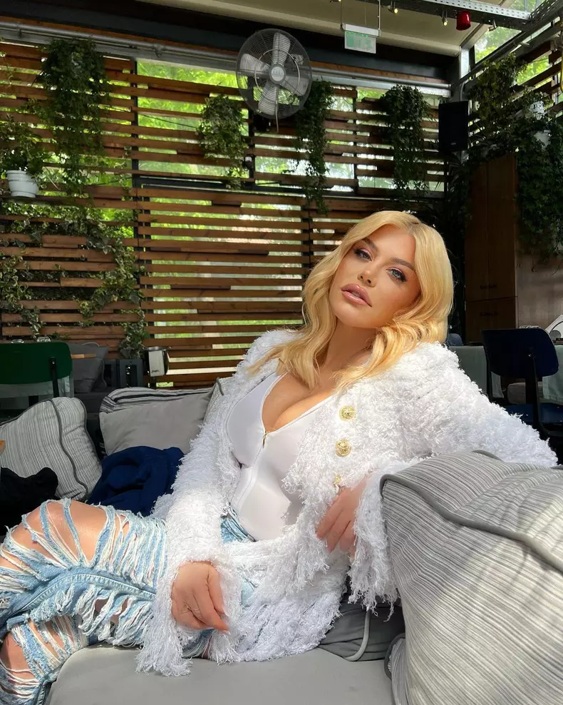 Reactia-Loredanei-Groza-dupa-ce-tatal-ei-i-a-scris-o-poezie-emotionanta.-Artista-a-implinit-52-de-ani-4