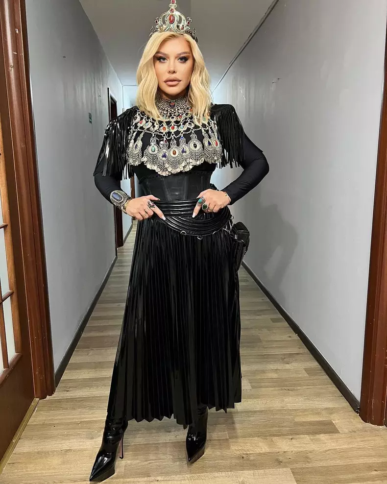 Reactia-Loredanei-Groza-dupa-ce-tatal-ei-i-a-scris-o-poezie-emotionanta.-Artista-a-implinit-52-de-ani-5