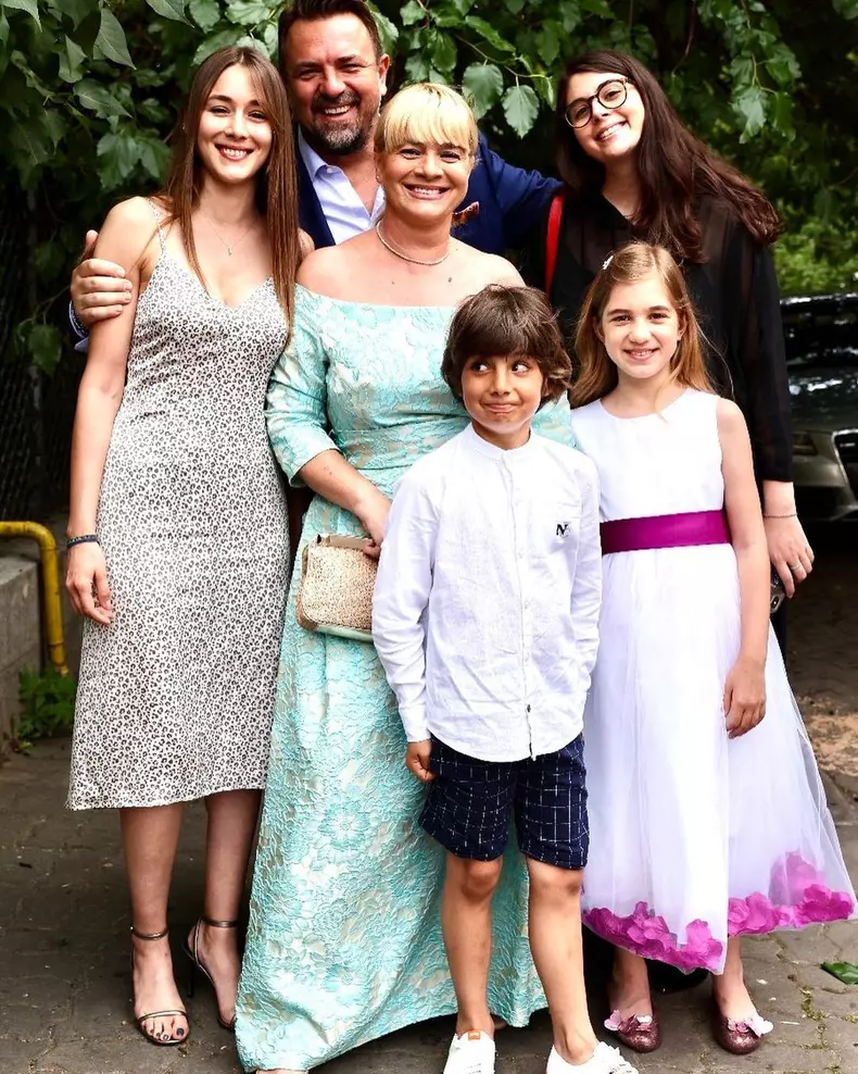 Fotografie de colecție cu Horia Brenciu și familia lui. Reacția fanilor artistului