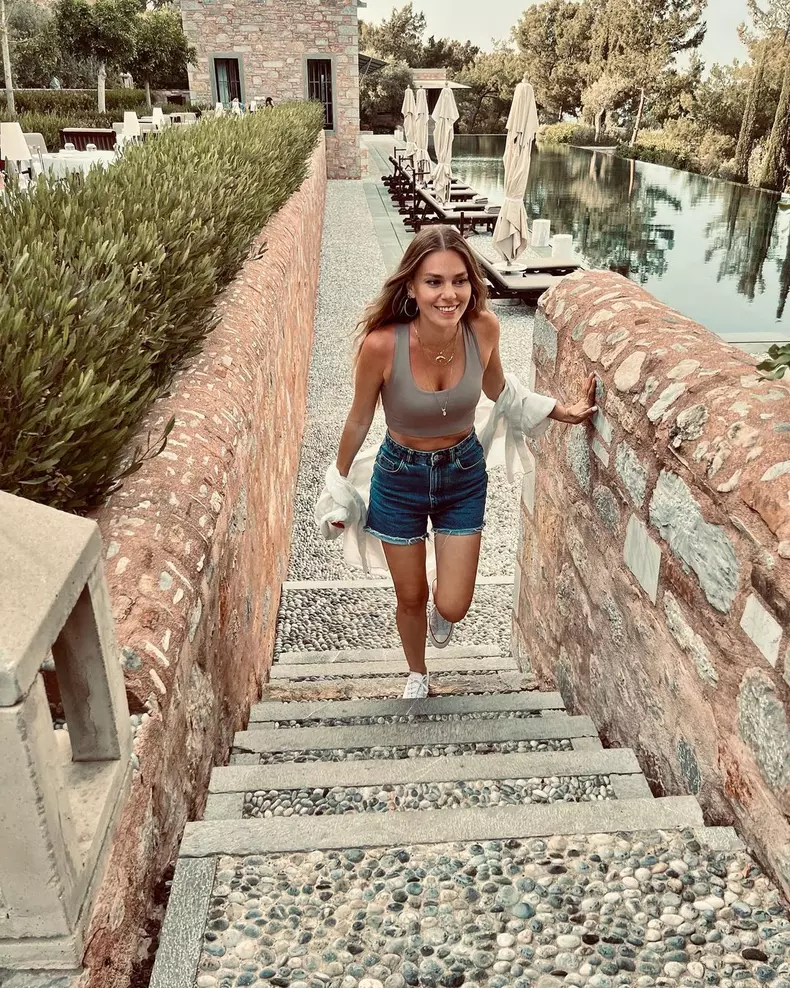 aslienver-286374420_577869453777078_7451014368005613139_n