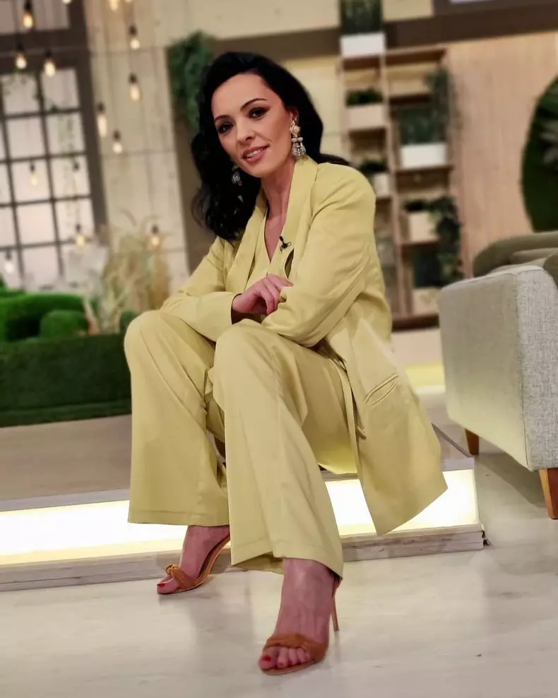 Ce dietă ține Cosmina Păsărin. Câte kilograme are la aproape 40 de ani