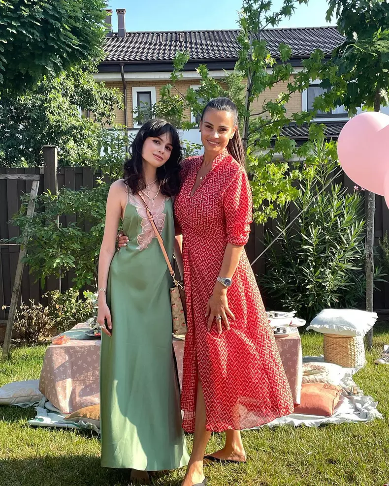 Cum-arata-acum-prima-fiica-a-Ancai-Serea.-Sarah-a-implinit-15-ani-1