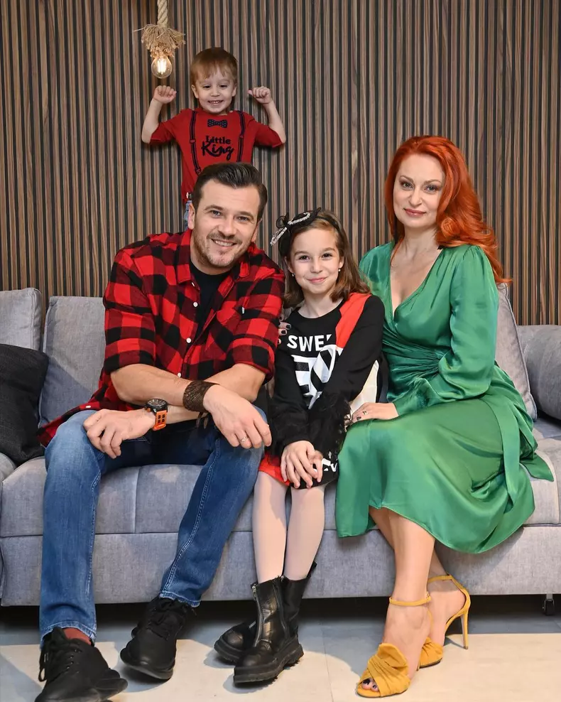 Dan-Cruceru-si-a-adus-mama-in-casa-lui-4