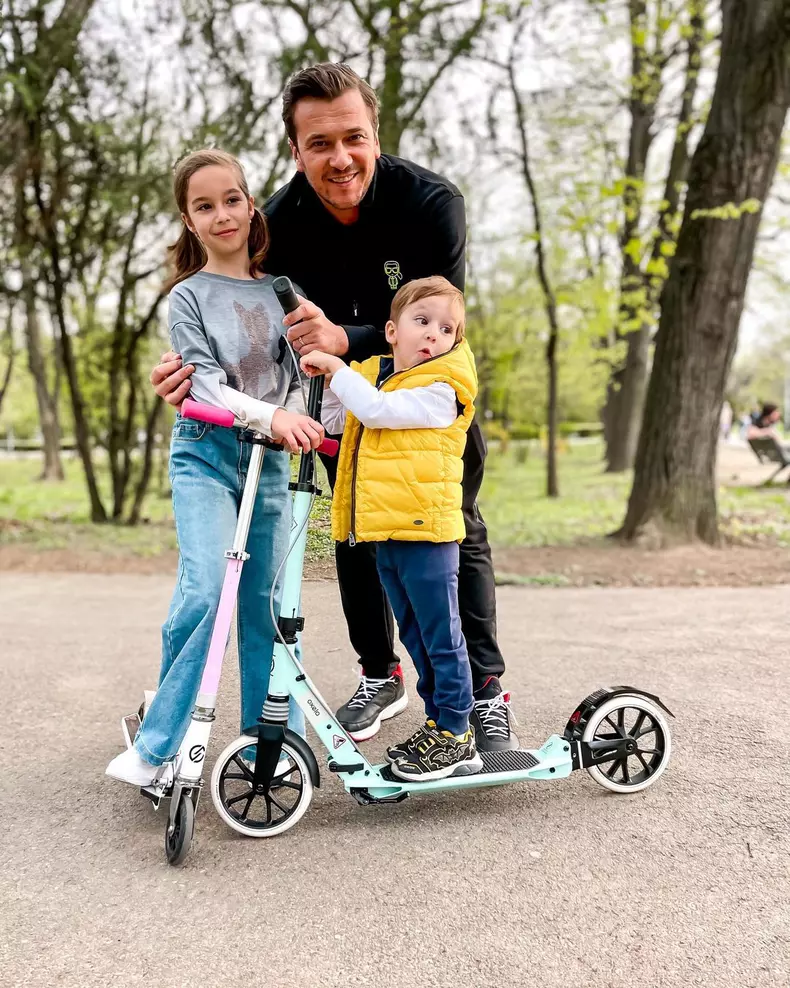 Dan-Cruceru-si-a-adus-mama-in-casa-lui-5