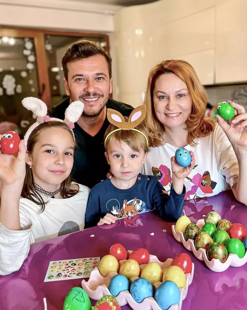 Dan-Cruceru-si-a-adus-mama-in-casa-lui-6