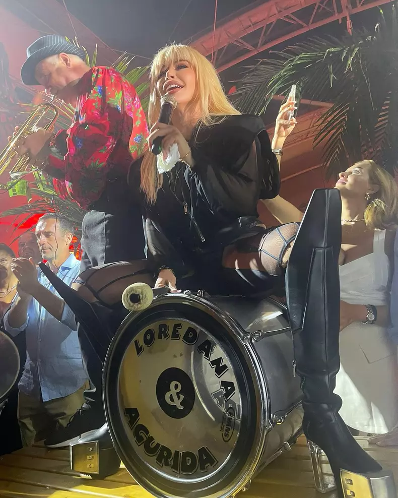 Loredana-Groza-a-imbracat-o-rochie-mini-si-si-a-uimit-fanii-5