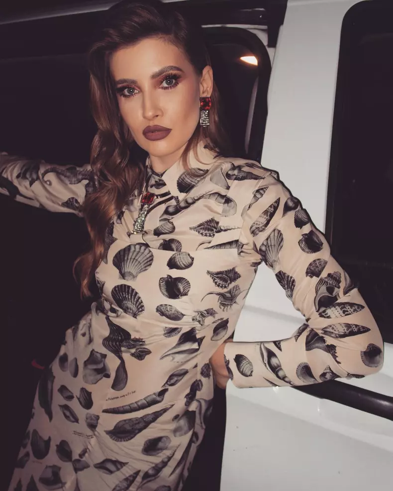 iulia-albu-rochie-diferite-scoici-stilizate-editia-7-splash-vedete-la-apa-sezonul-5-image00006