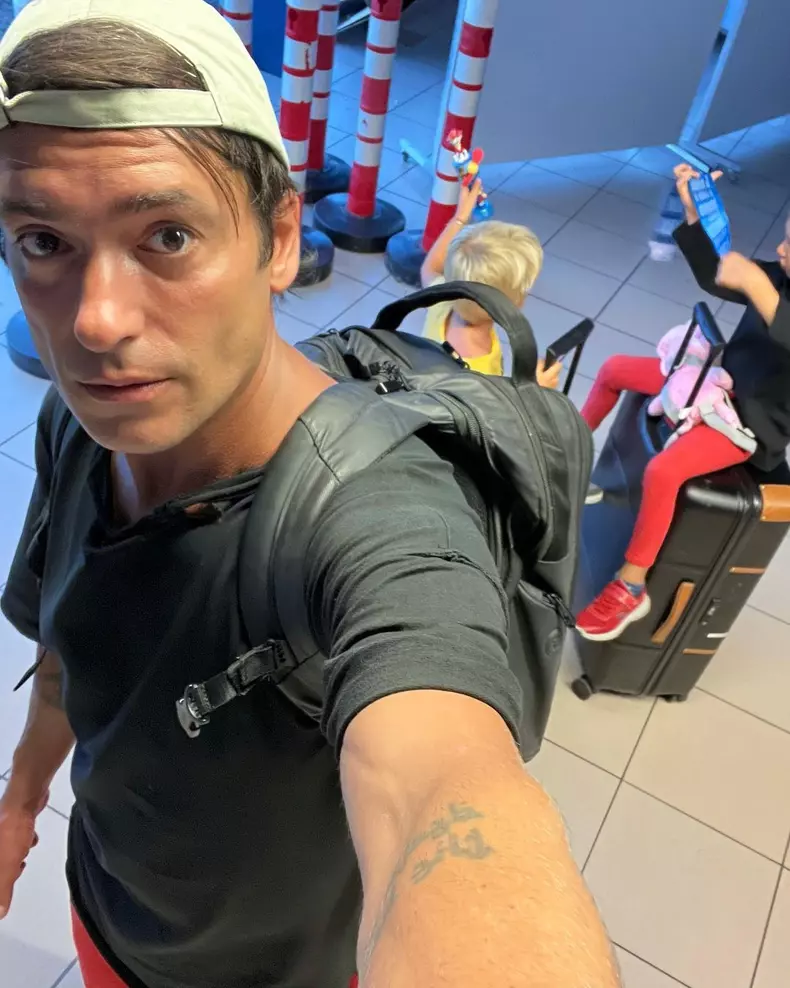 Radu-Valcan-primele-declaratii-dupa-ce-s-a-intors-acasa-cu-baietii-iar-Adela-Popescu-a-ramas-singura-in-Dominicana.-„Poza-asta-de-dor-4