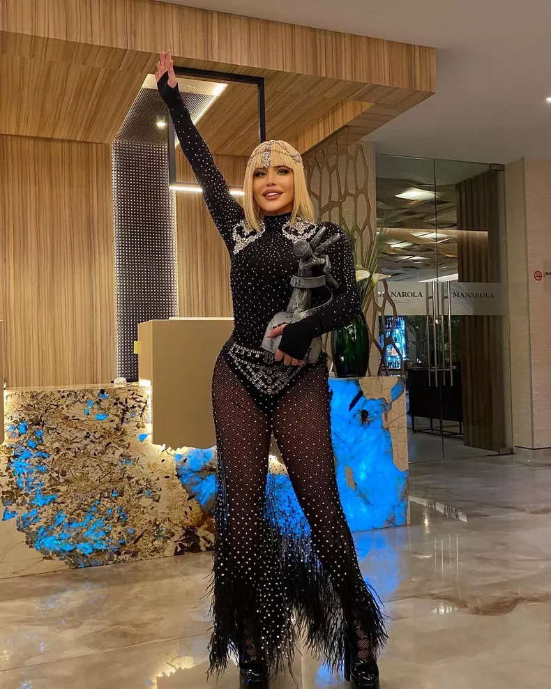 Cum-isi-alege-Loredana-Groza-tinutele-de-scena-3