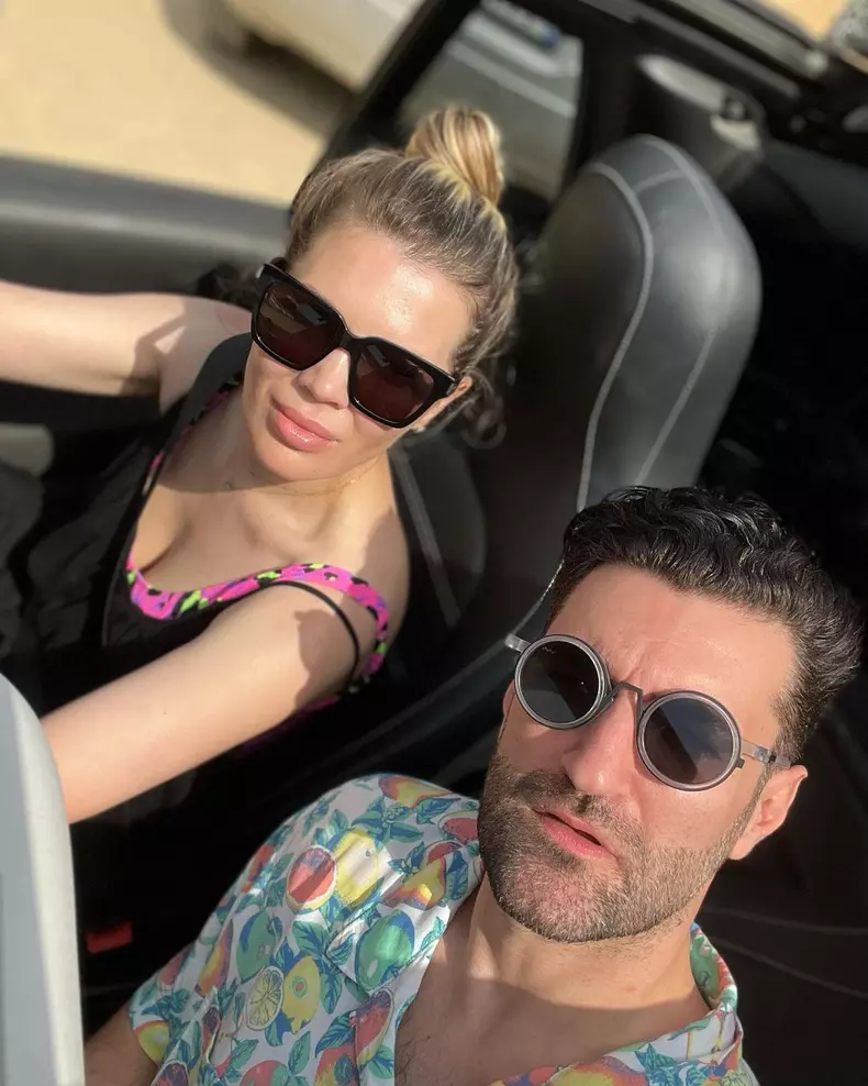 Smiley-si-Gina-Pistol-total-schimbati-intr-o-imagine-de-pe-Instagram.-Cum-i-au-facut-sa-rada-de-fani-3