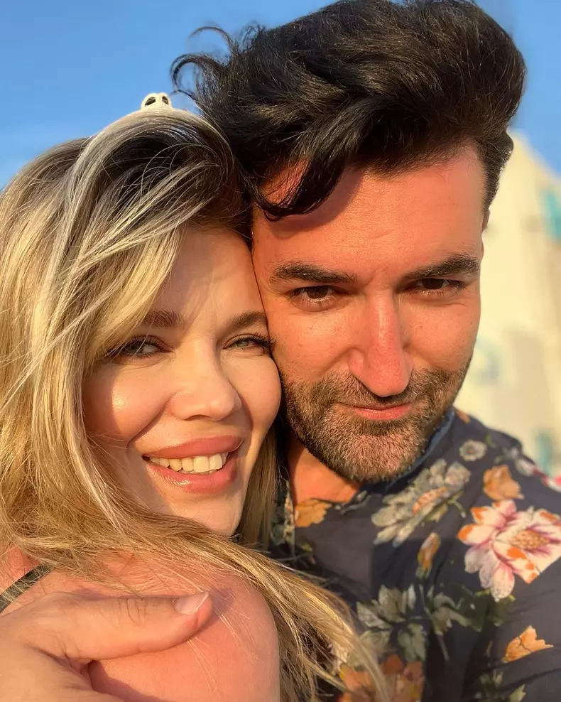 Smiley-si-Gina-Pistol-total-schimbati-intr-o-imagine-de-pe-Instagram.-Cum-i-au-facut-sa-rada-de-fani-4