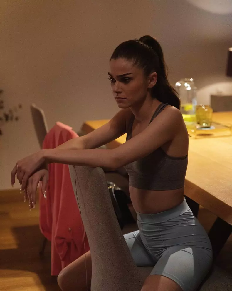 Theo-Rose-se-lupta-cu-stari-de-anxietate-6