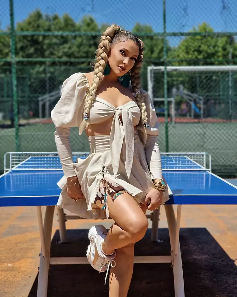 cum-reuseste-lora-sa-se-mentina-in-forma-4