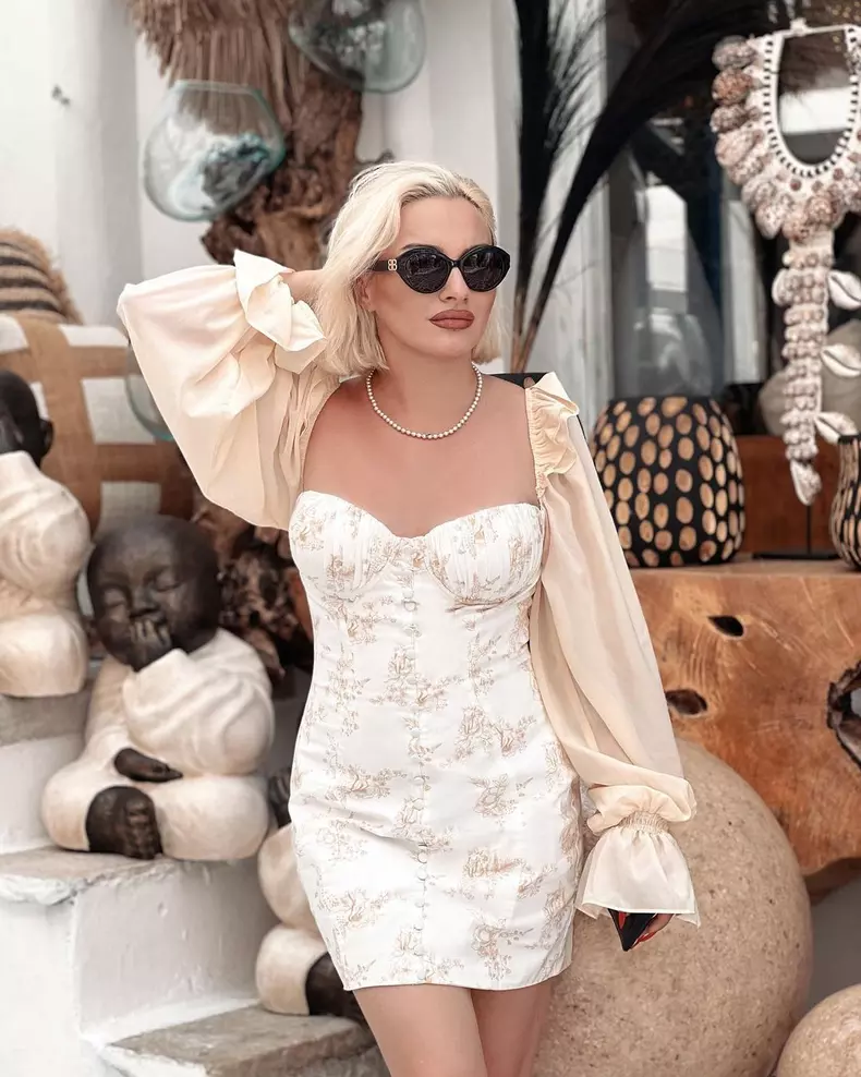 ana-morodan-vrea-spaa-si-deschida-firma-de-pompe-funebre-5