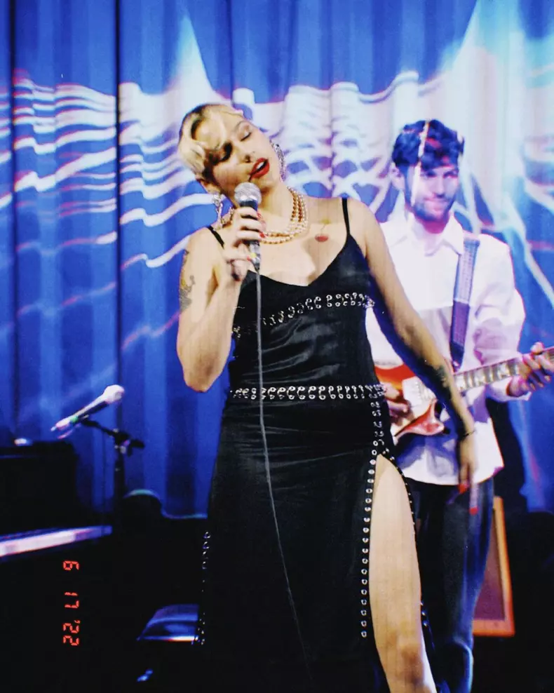 cum-arata-si-cu-ce-se-ocupa-acum-teodora-buciu-la-6-ani-dupa-ce-a-castigat-vocea-romaniei-1