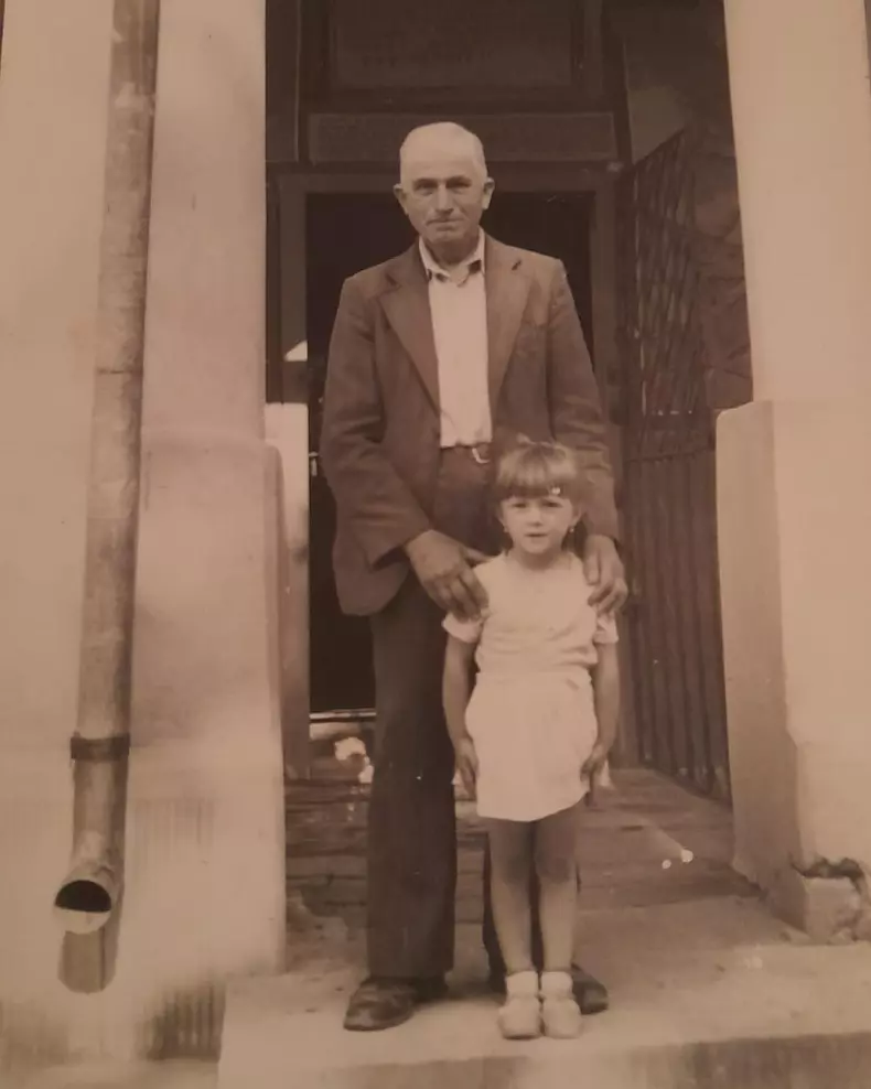 adela-popescu-imagini-emotionante-din-copilarie-3