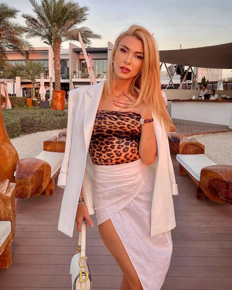 andreea-balan-isi-doreste-sa-imbrace-rochia-de-mireasa-6