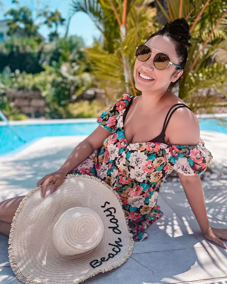 de-ce-nu-publica-andra-imagini-cu-ea-in-costum-de-baie-2