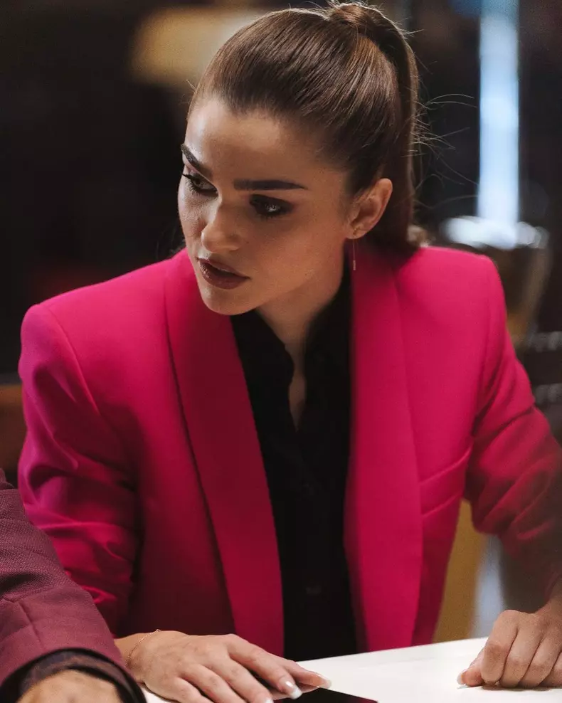 Ce face Theo Rose pe platourile de filmare de la „Clanul”, chiar dacă este însărcinată