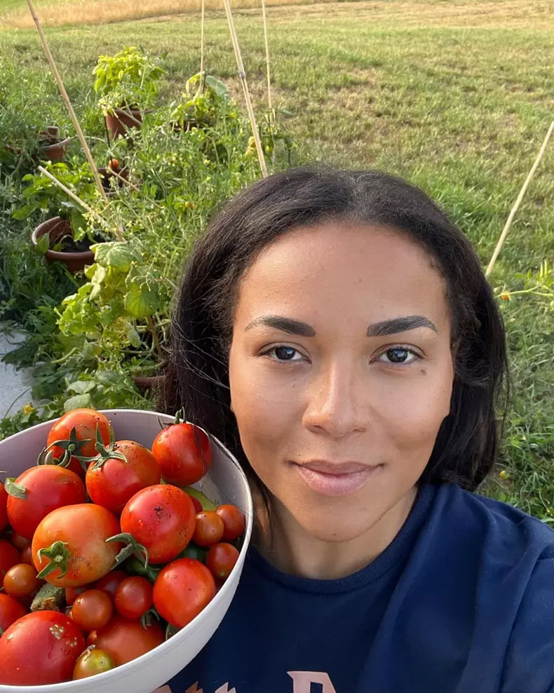 Nadine, schimbare radicală după ce s-a mutat din România. Ce studiază alături de fiul său