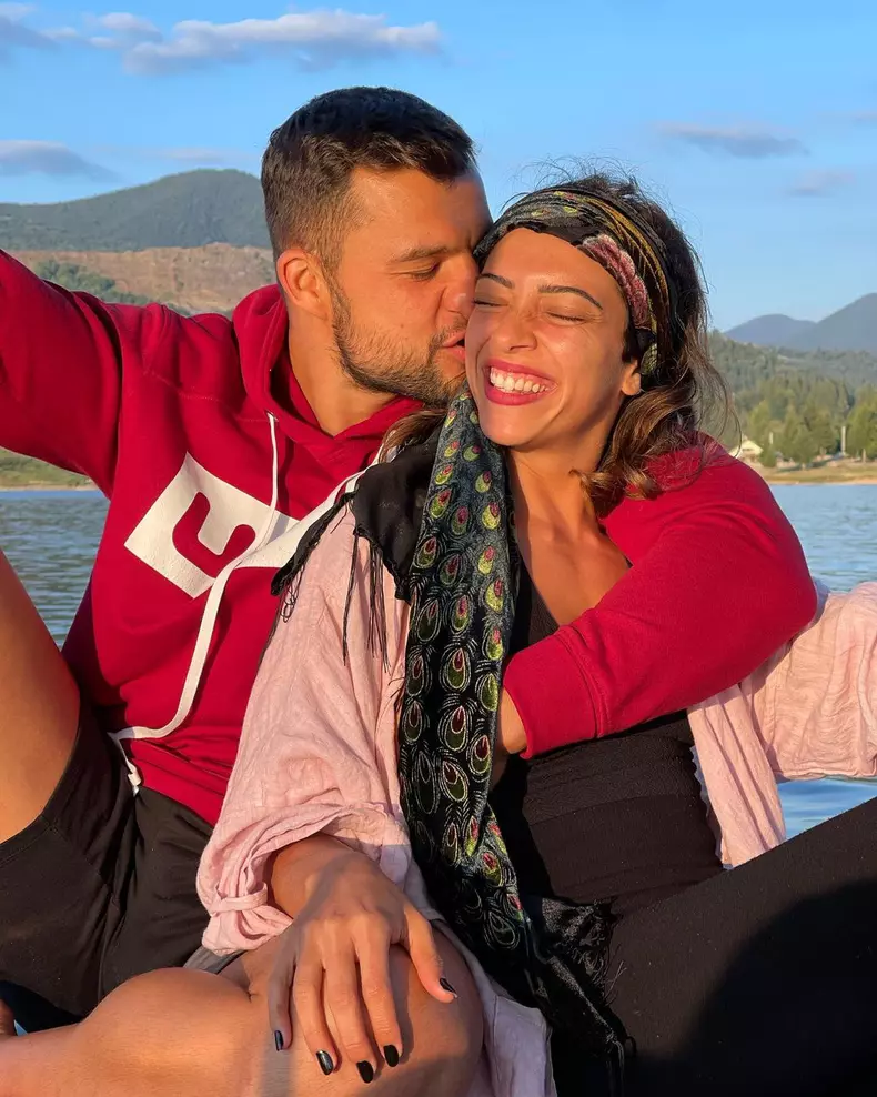 Cum arată logodnica lui Remus Boroiu. Tânăra are o carieră în online