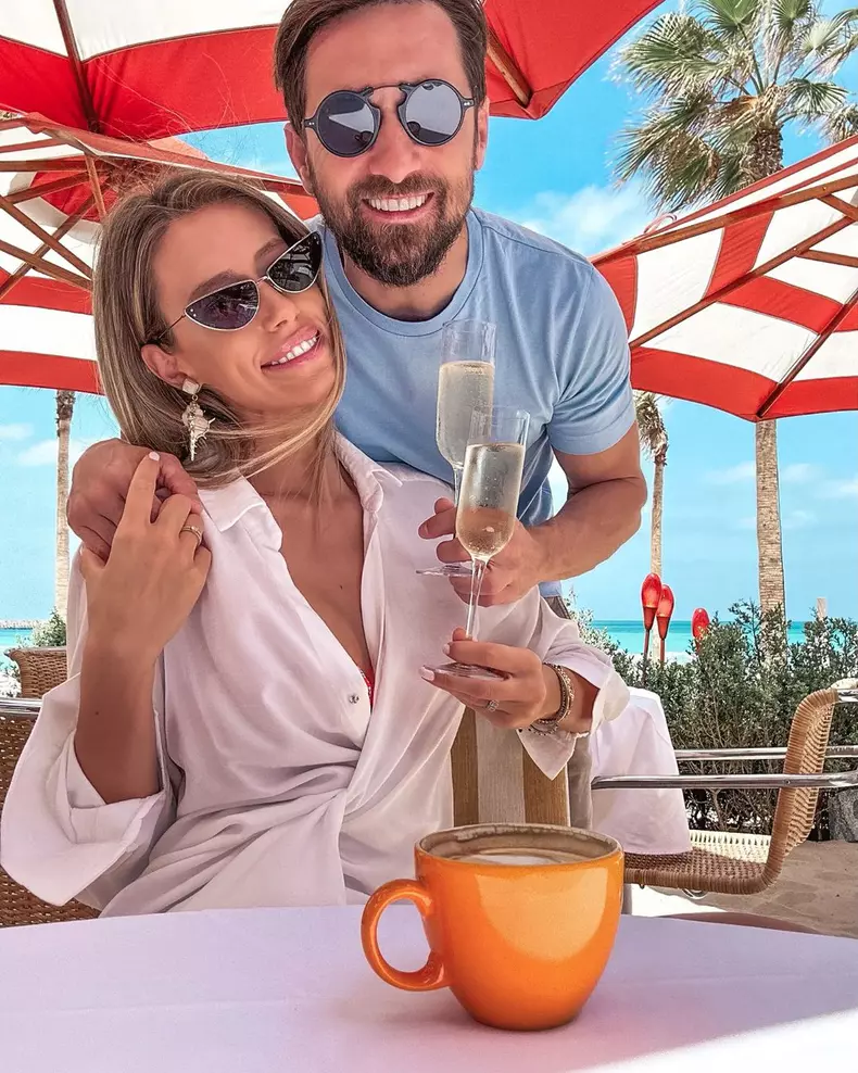 Dani Otil si-a dus sotia in Dubai