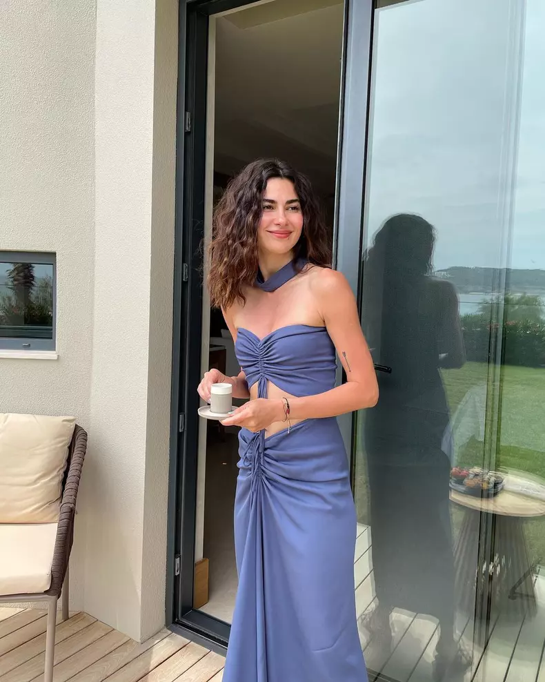 nesrin-cavadzade-345978168_217539027657808_7773949893196295302_n-1