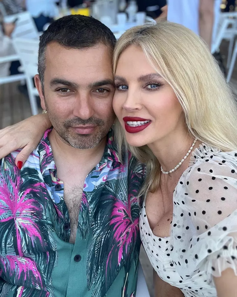 Andreea Bănică, anunț după 15 ani de căsnicie cu Lucian Mitrea. „Ăștia suntem noi”. De ce nu mai poartă verighetele