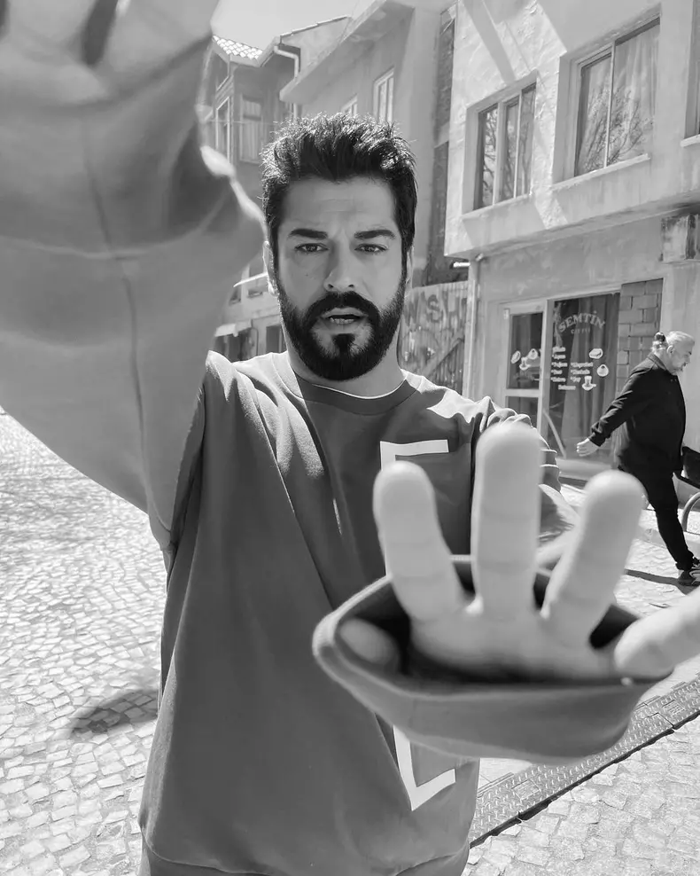 Celebrul actor turc Burak Özçivit negociază cu Netflix. Tot ce știm despre noul său proiect