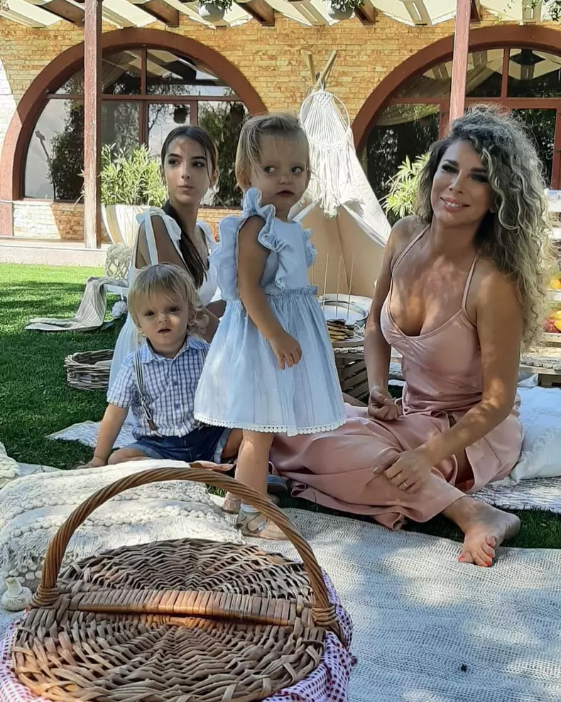 Cu ce se ocupă Alina Laufer. De ce ea și Ilan Laufer nu le cumpără prea multe jucării copiilor