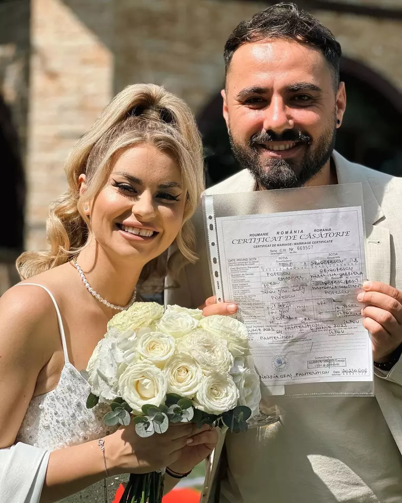 emi-de-la-noaptea-tarziu-si-iubita-lui-s-au-casatorit-cine-sunt-nasii.-primele-imagini-4