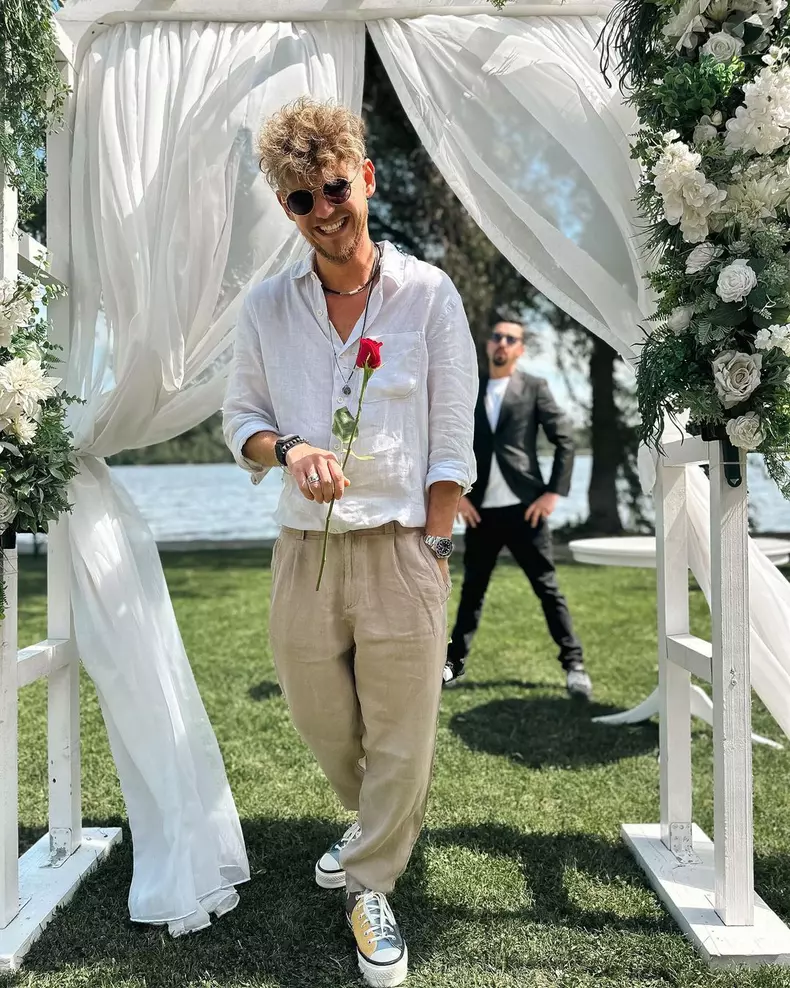 emi-de-la-noaptea-tarziu-si-iubita-lui-s-au-casatorit-cine-sunt-nasii.-primele-imagini-6