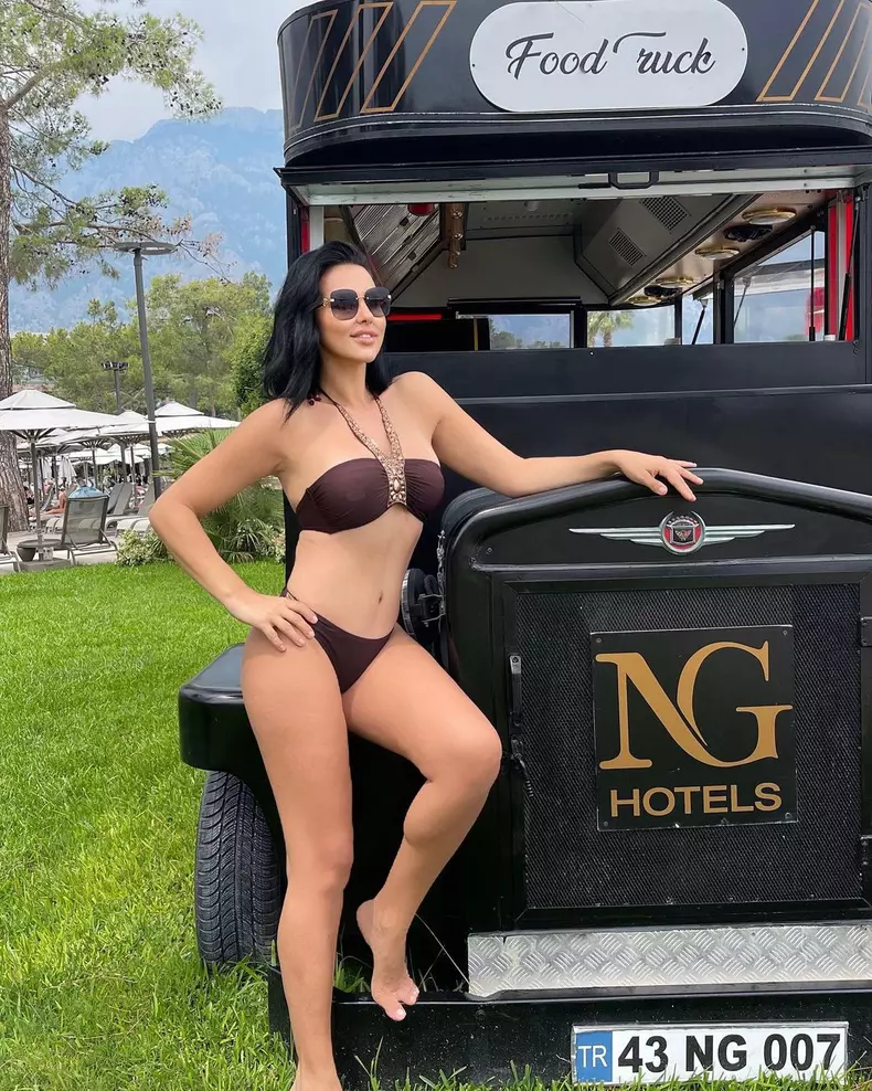 Lavinia Pîrva, apariție incendiară în costum de baie. Unde a plecat în vacanță