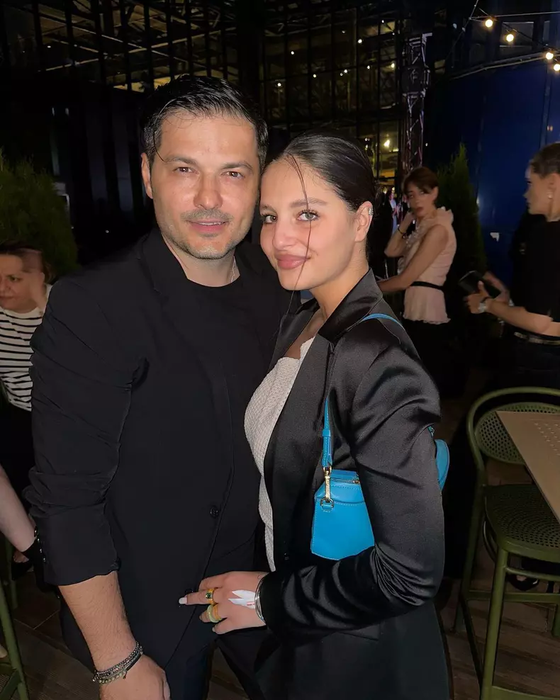 carmina-noi-detalii-despre-relatia-cu-tatal-ei-liviu-varciu.-3